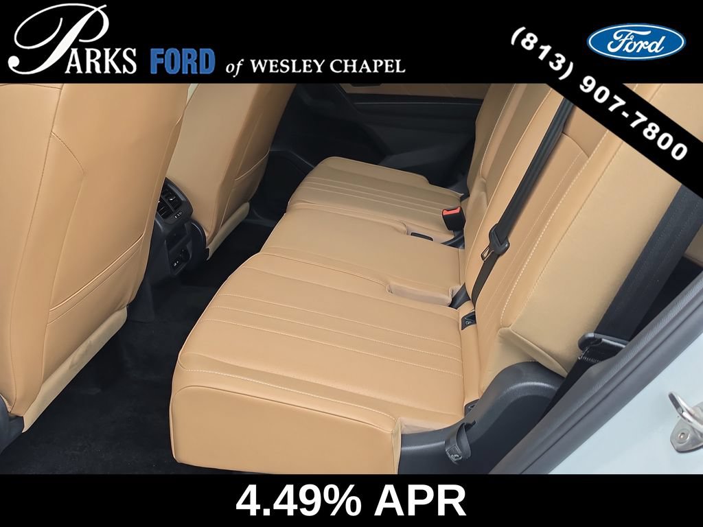 Used 2024 Volkswagen Tiguan SE w/ Panoramic Sunroof Package FWD image 16