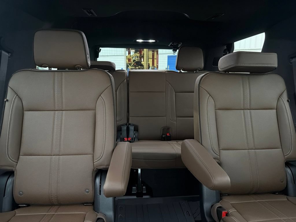 Used 2025 Chevrolet Tahoe High Country AWD/4WD image 45