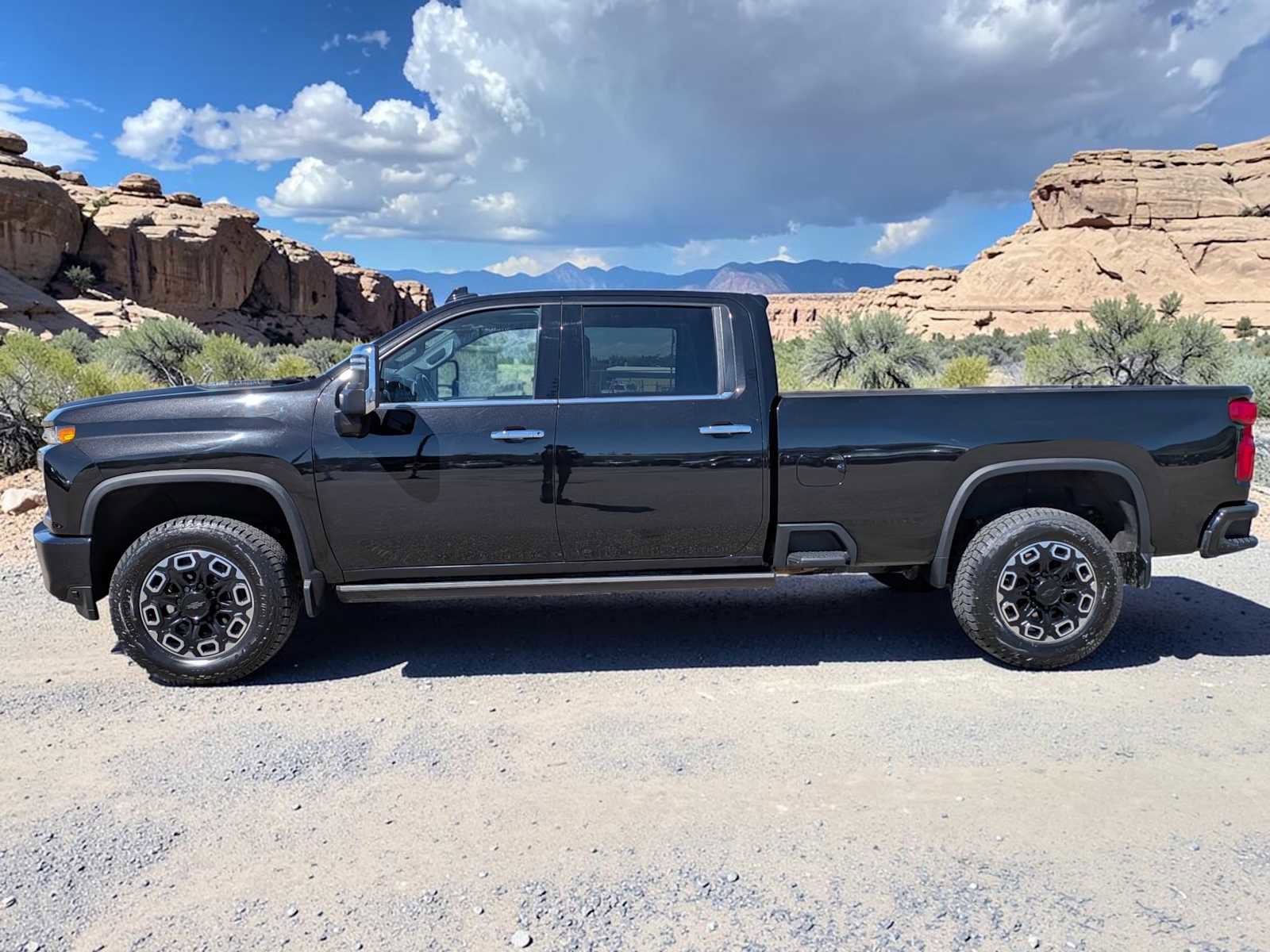 Used 2023 Chevrolet Silverado 3500 High Country w/ Z71 Off-Road Package AWD/4WD image 3