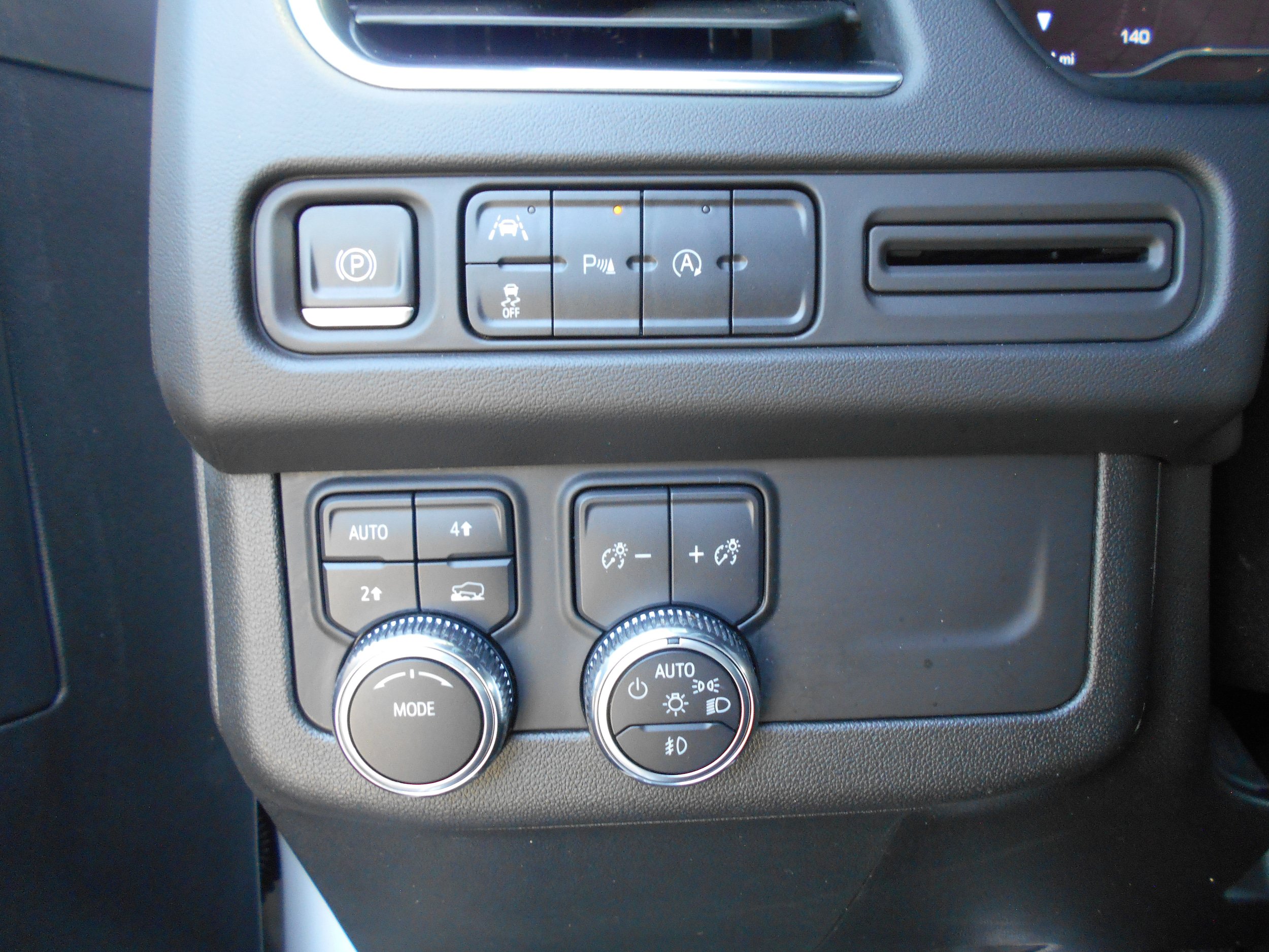 Used 2023 GMC Yukon XL SLT AWD/4WD image 19