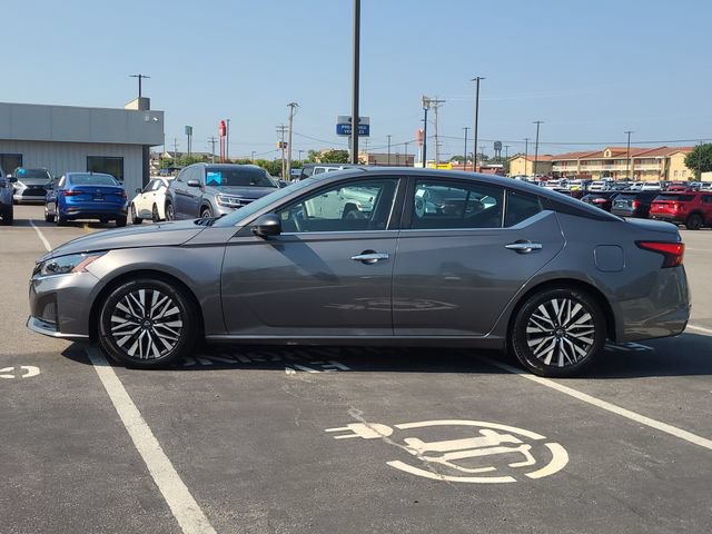 Used 2025 Nissan Altima 2.5 SV FWD image 8