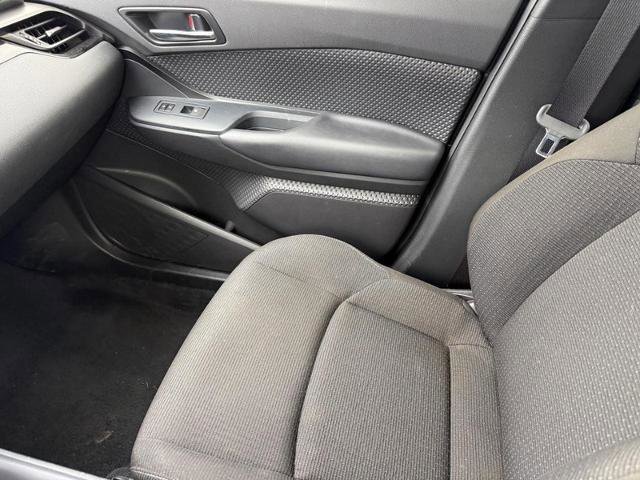 Used 2019 Toyota C-HR LE image 19