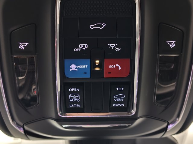 Used 2023 Jeep Grand Cherokee Altitude AWD/4WD image 37