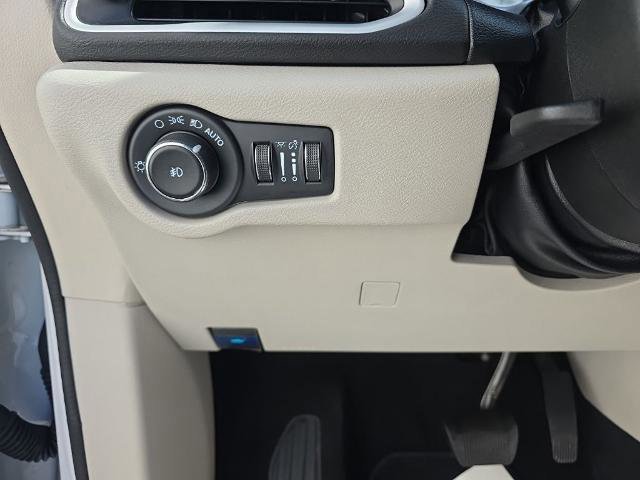 Used 2024 Chrysler Pacifica Touring-L image 26