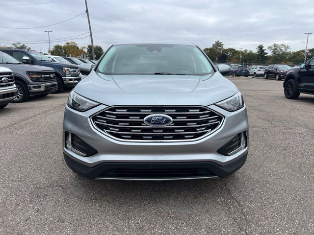 Certified 2022 Ford Edge SEL w/ Convenience Package AWD/4WD image 2