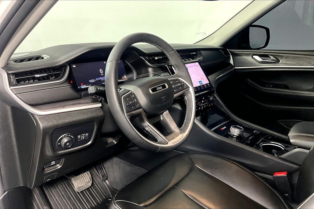 Used 2023 Jeep Grand Cherokee Limited RWD image 13