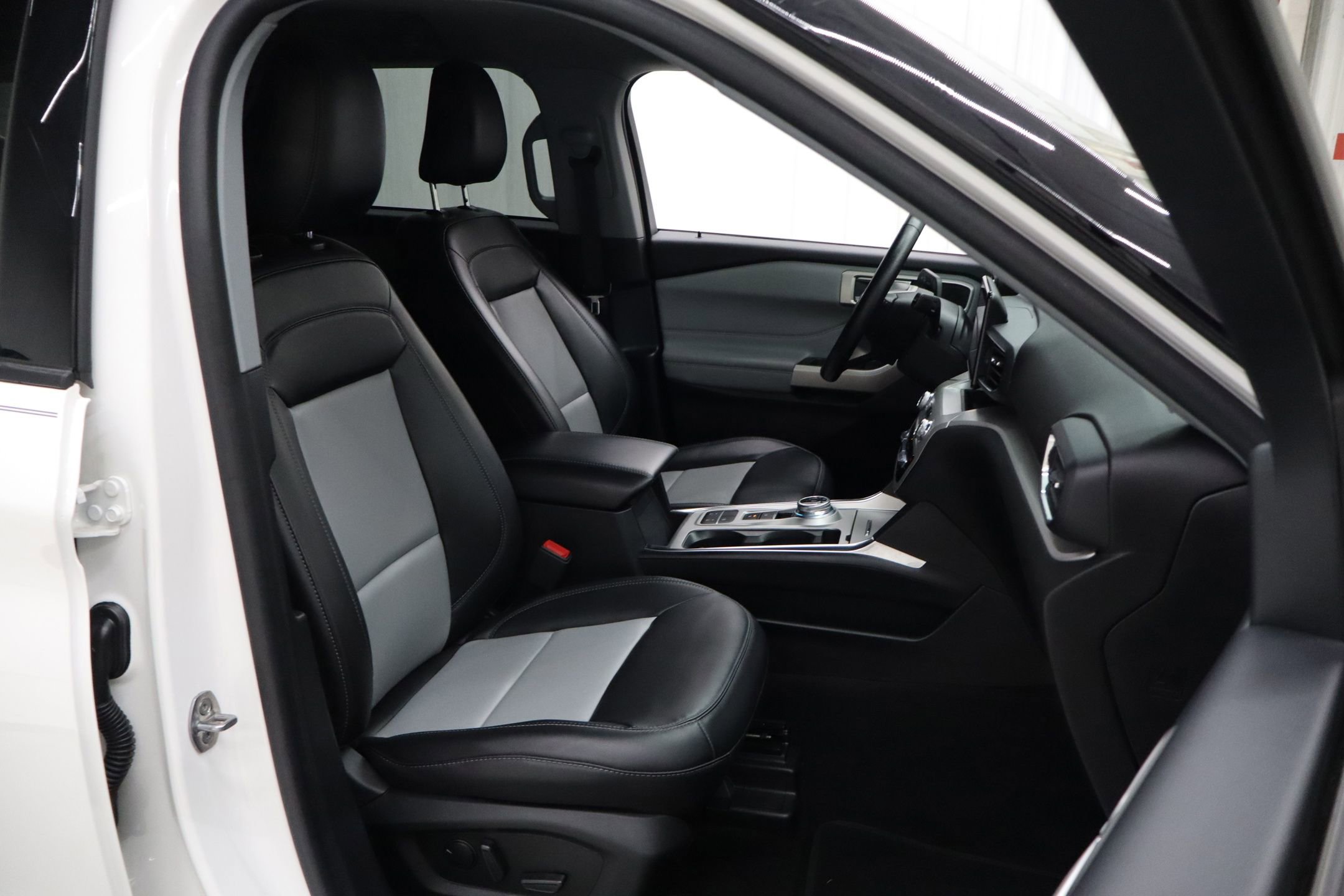 Certified 2023 Ford Explorer XLT w/ Equipment Group 202A image 31