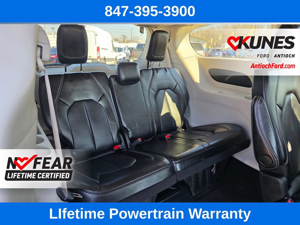 Used 2024 Chrysler Pacifica Touring-L FWD image 29