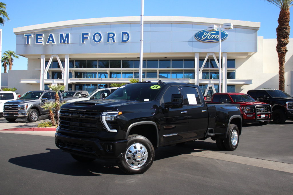 Used 2024 Chevrolet Silverado 3500 High Country w/ High Country Premium Package AWD/4WD image 2