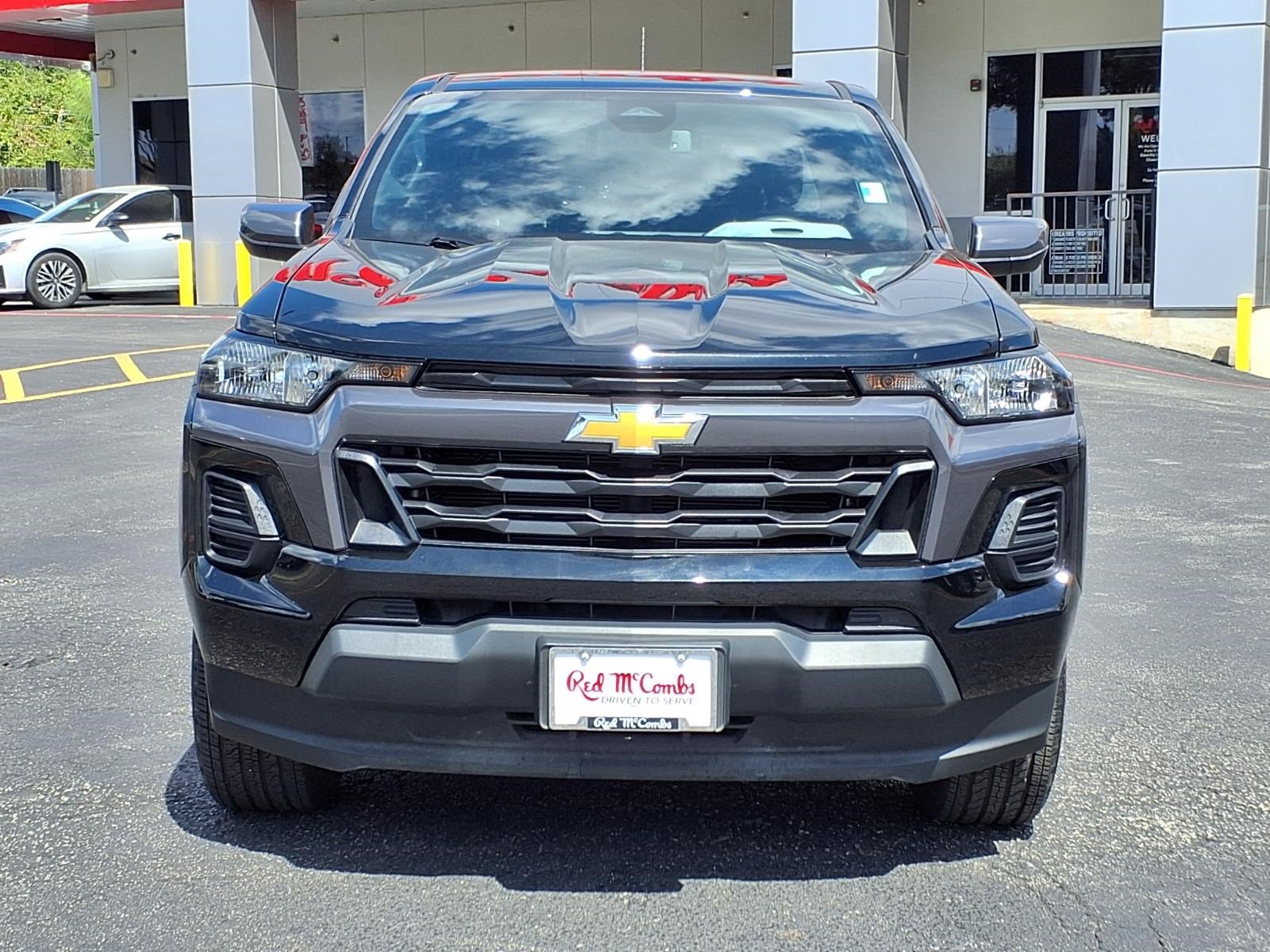 Used 2025 Chevrolet Colorado LT RWD image 2