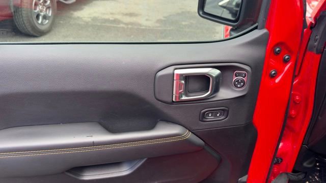 Used 2025 Jeep Wrangler Sahara 4xe image 9