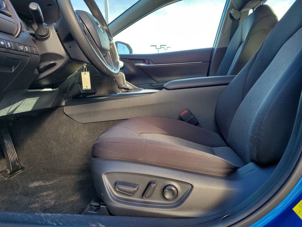Used 2020 Toyota Camry LE image 17