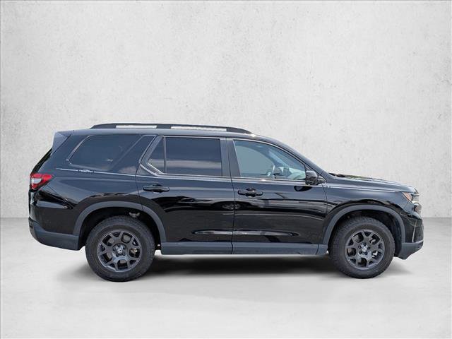 Used 2025 Honda Pilot TrailSport image 4