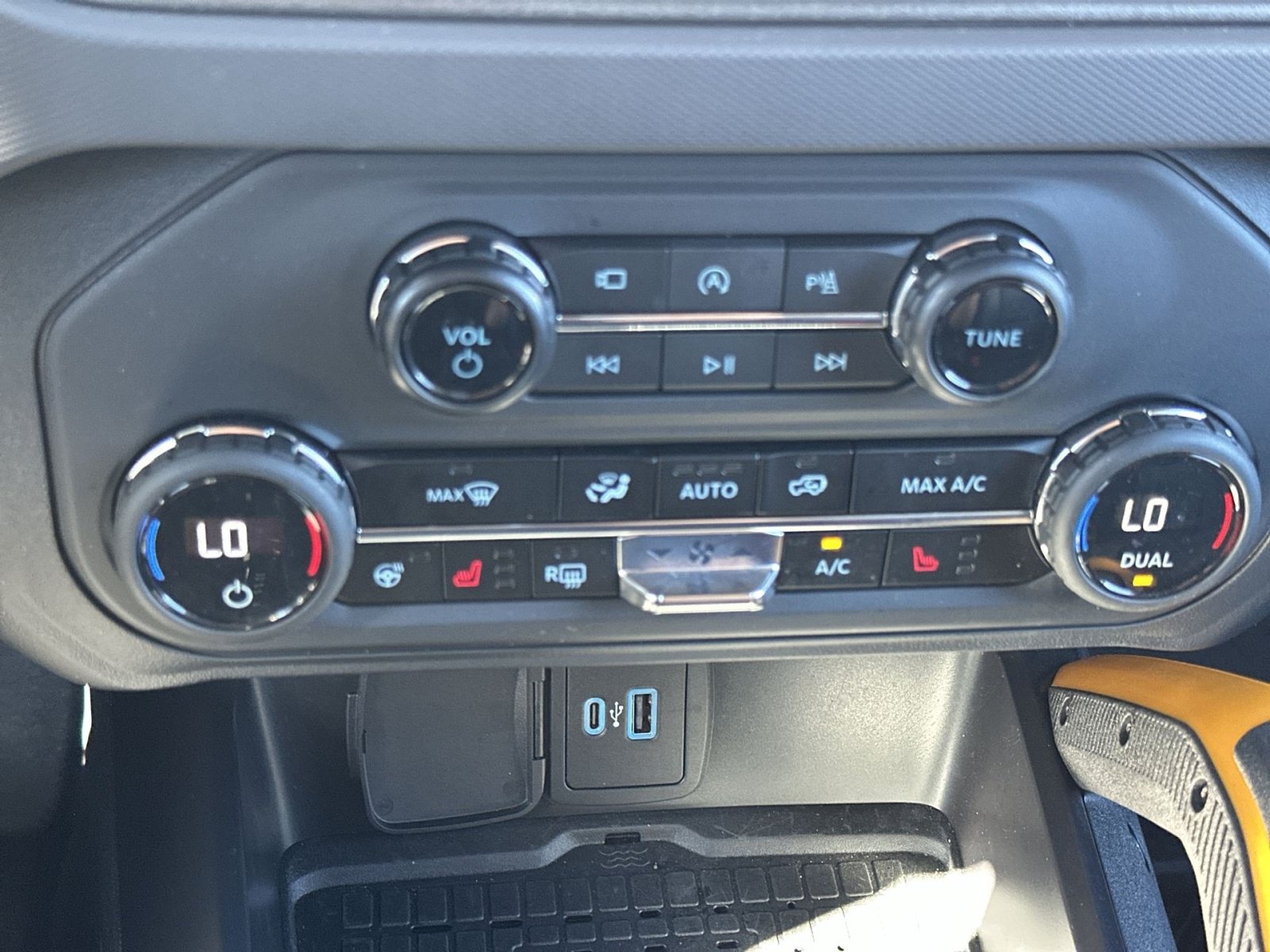 Certified 2024 Ford Bronco Badlands AWD/4WD image 22