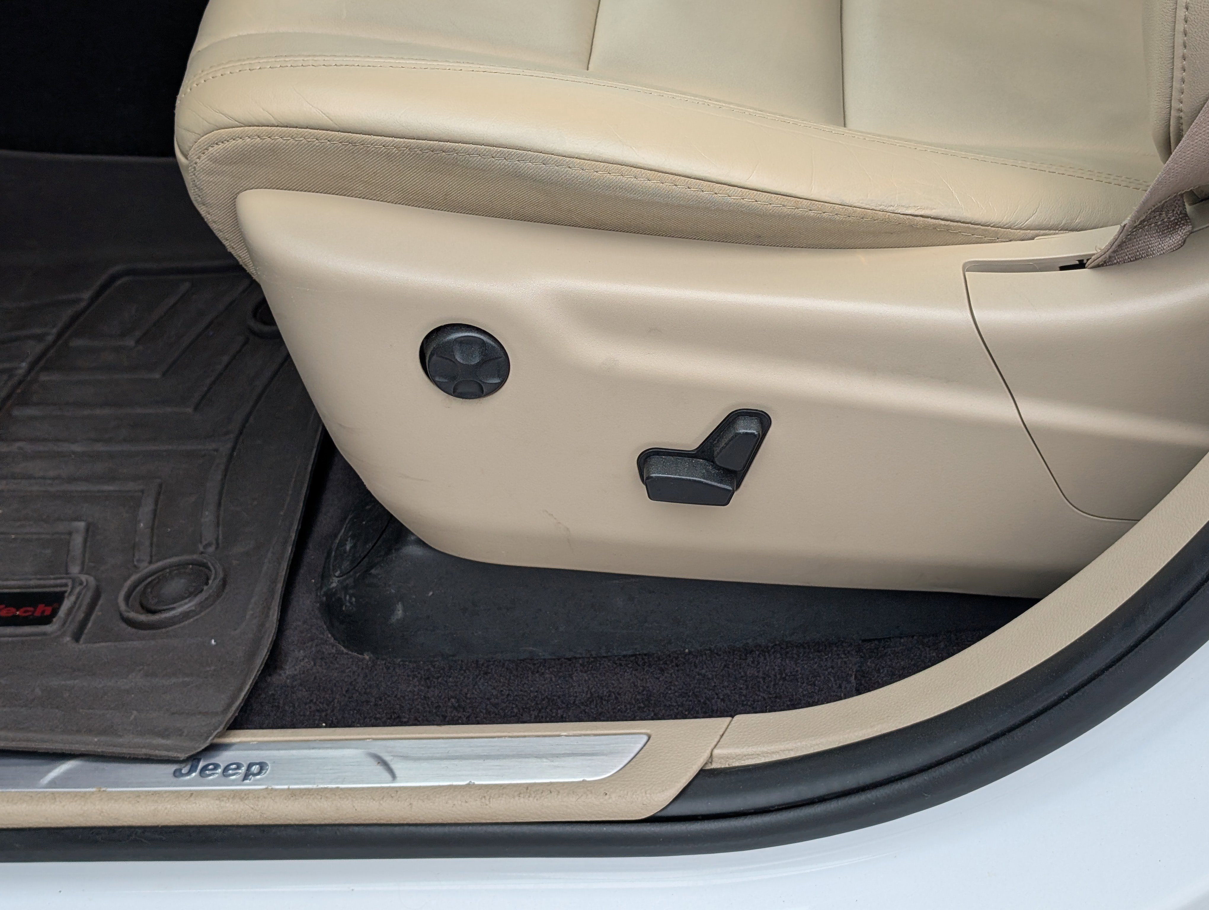 Used 2017 Jeep Grand Cherokee Limited image 23