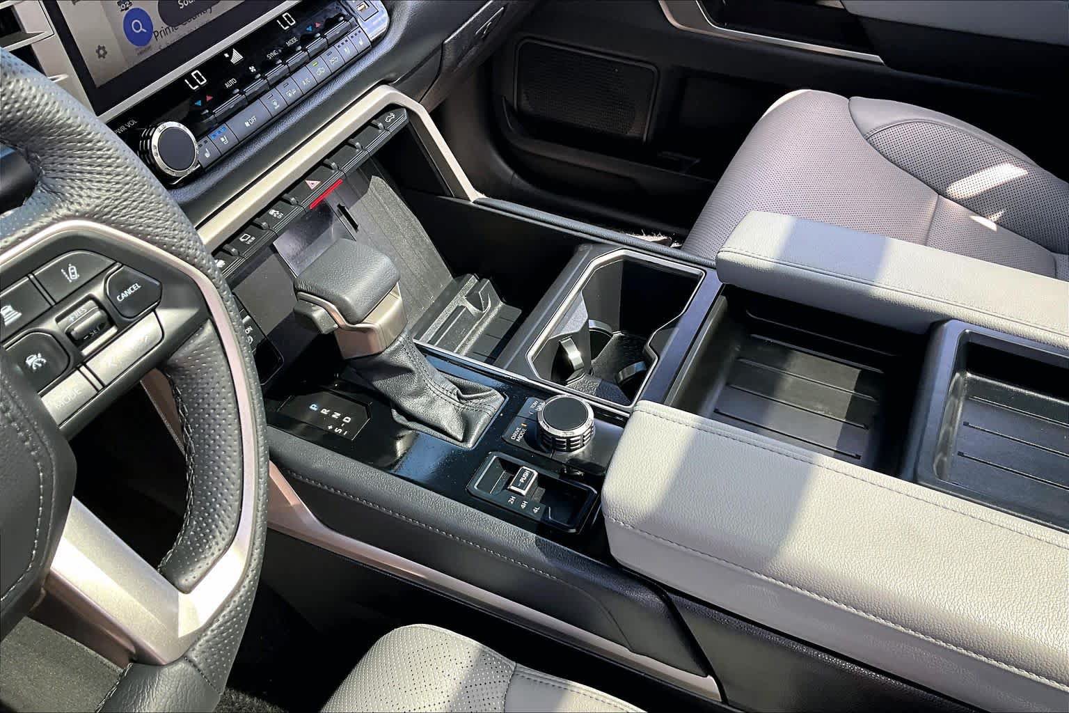 Used 2025 Toyota Tundra Limited AWD/4WD image 17