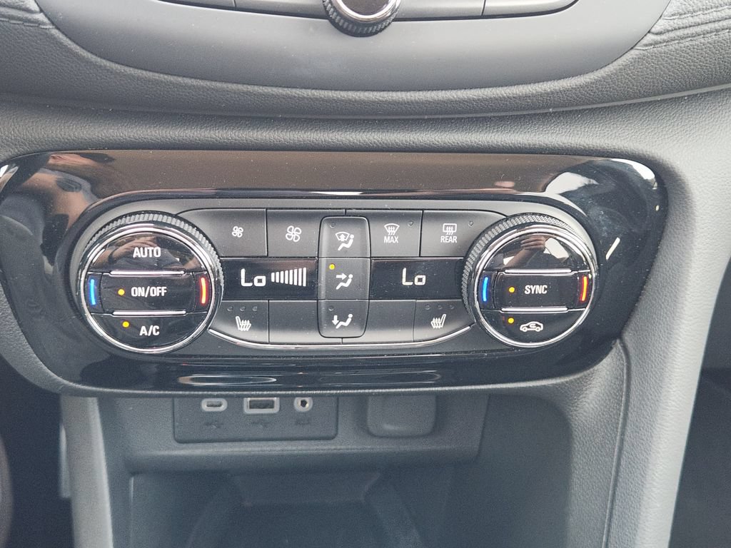 Used 2022 Buick Encore GX Select w/ Sport Touring Package FWD image 18