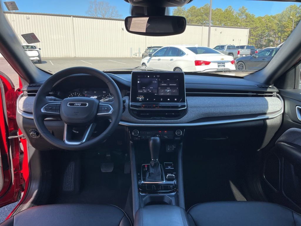 Used 2024 Jeep Compass Latitude image 8