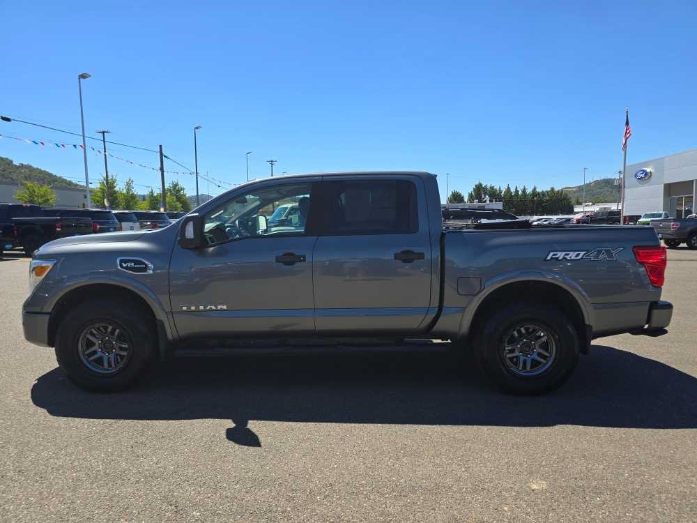 Used 2017 Nissan Titan PRO-4X AWD/4WD image 2