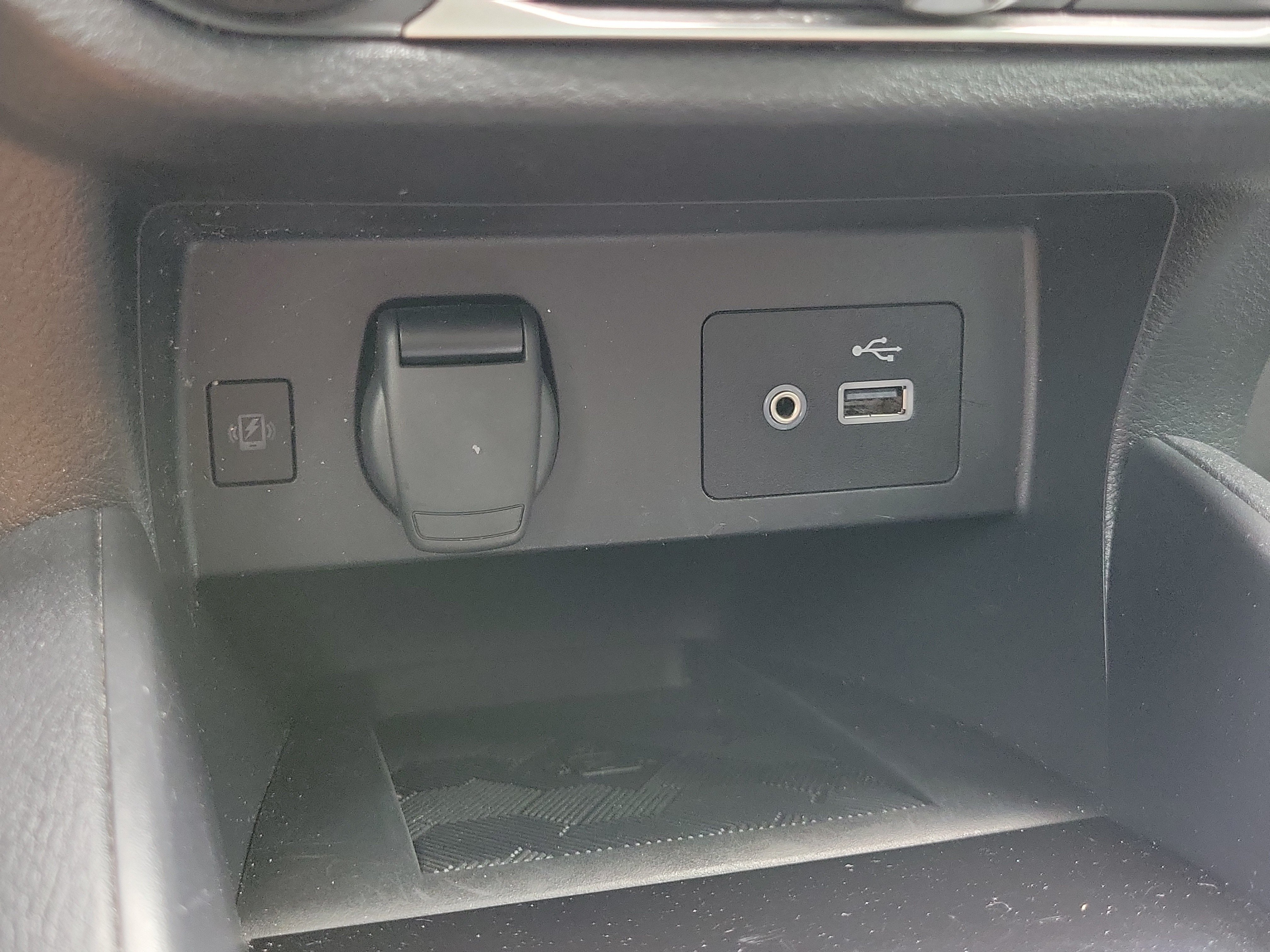 Used 2024 Nissan Versa SV w/ Trunk Package FWD image 28