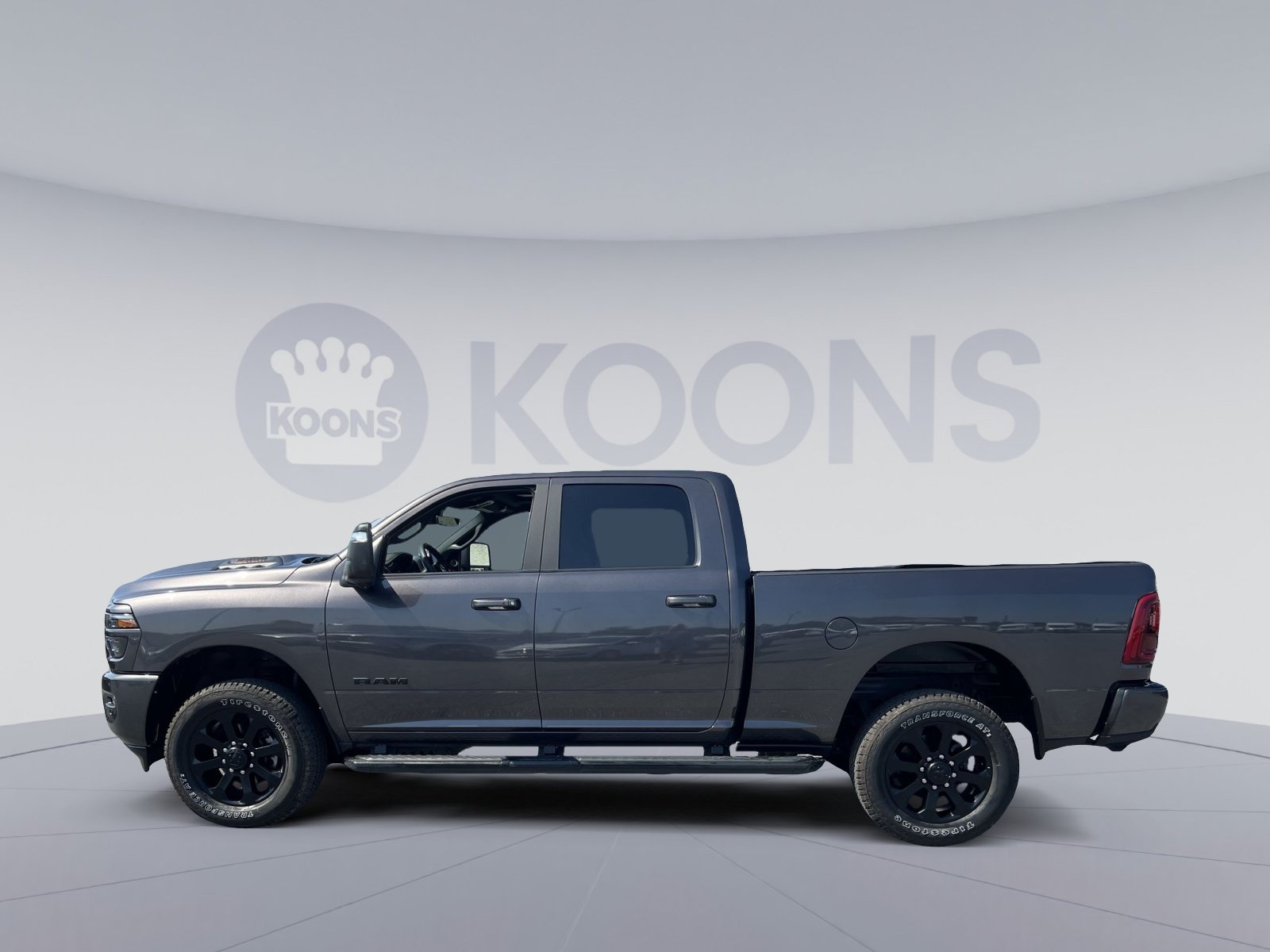 Used 2025 RAM 2500 Laramie AWD/4WD image 2