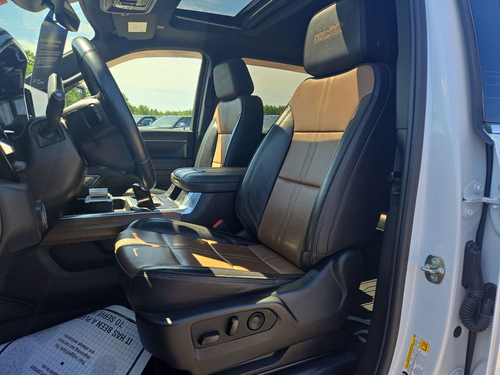 Used 2024 Chevrolet Silverado 2500 High Country w/ High Country Premium Package AWD/4WD image 6
