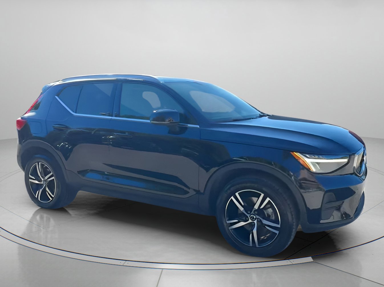 Used 2025 Volvo XC40 B5 Core image 29