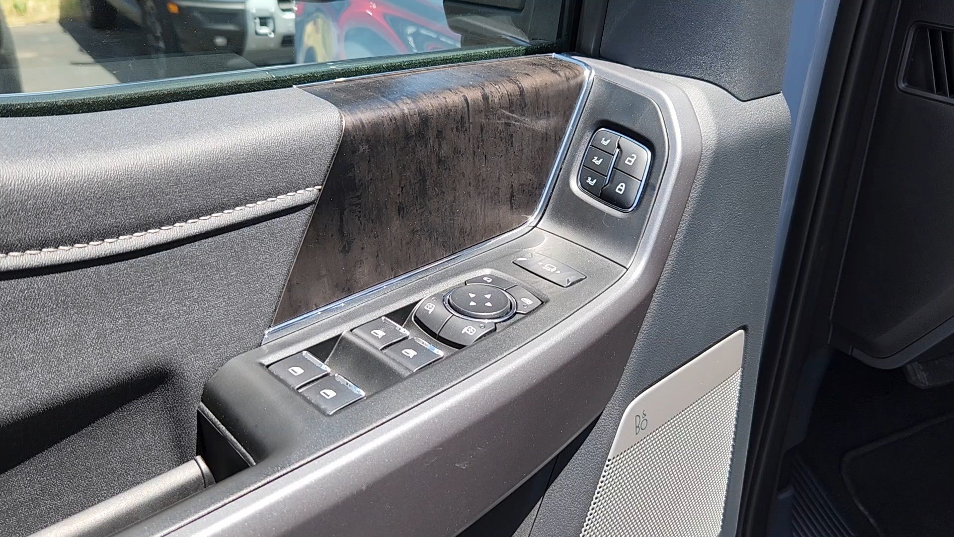 Certified 2025 Ford F250 Lariat w/ Lariat Ultimate Package AWD/4WD image 8