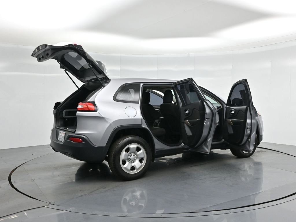 Used 2017 Jeep Cherokee Sport image 35