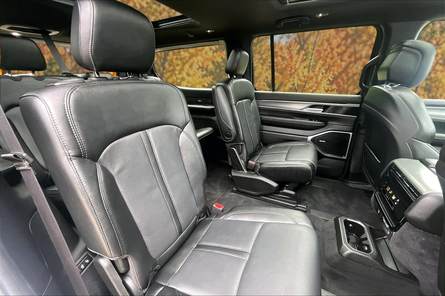 Used 2023 Jeep Wagoneer Series II AWD/4WD image 30