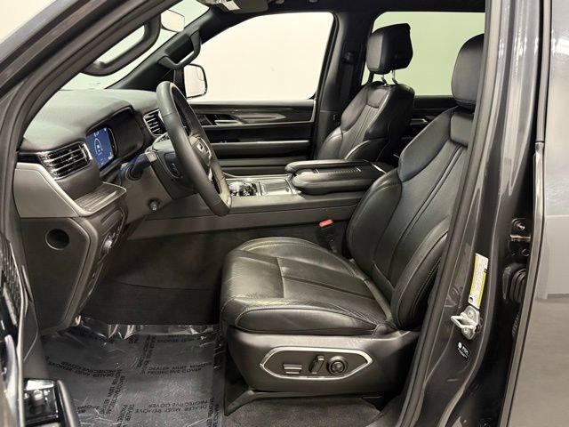 Used 2022 Jeep Wagoneer Series III w/ Premium Group I AWD/4WD image 15