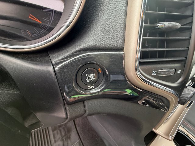 Used 2017 Jeep Grand Cherokee Laredo AWD/4WD image 30
