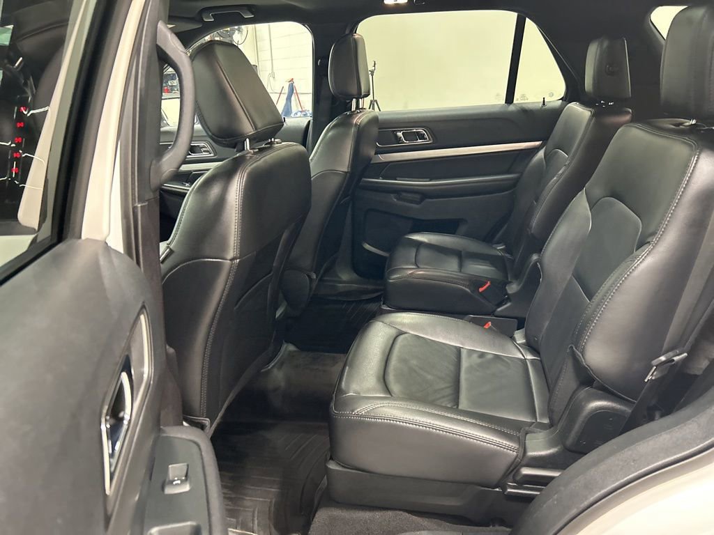 Certified 2018 Ford Explorer XLT w/ Equipment Group 202A image 25