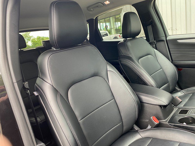Certified 2025 Ford Escape Platinum AWD/4WD image 30