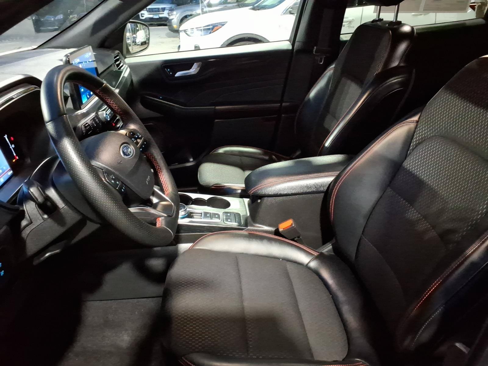 Certified 2025 Ford Escape ST-Line Select AWD/4WD image 11