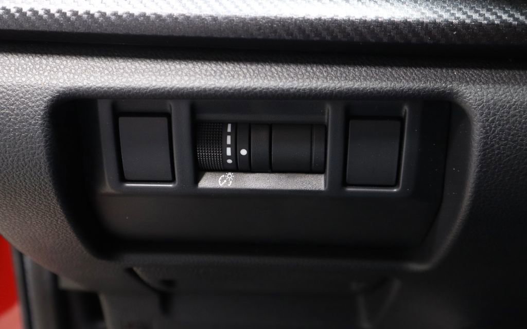 Used 2025 Subaru Crosstrek 2.5i Limited w/ Crosstrek Mirror Package image 28