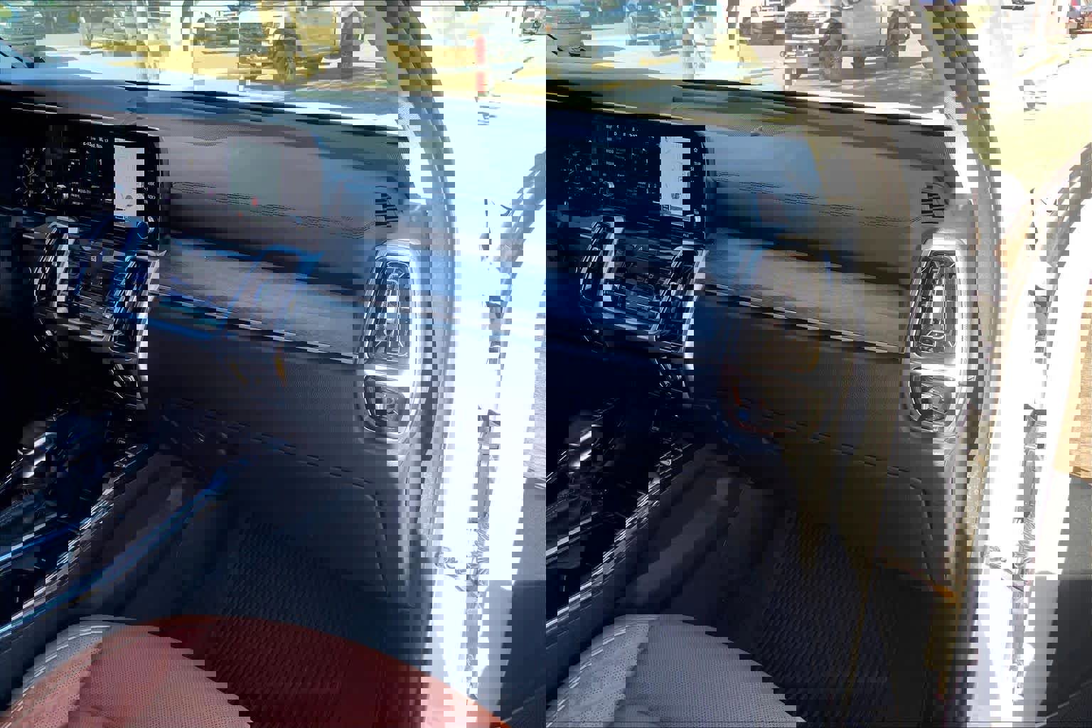 Used 2022 Kia Sorento SX Prestige w/ Rust Color Package image 18