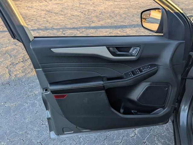 Certified 2022 Ford Escape SE w/ SE Sport Appearance Package image 12