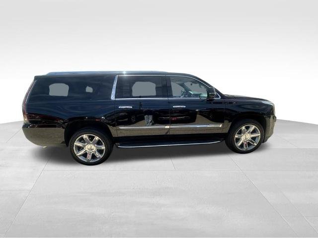 Used 2018 Cadillac Escalade ESV Luxury AWD/4WD image 7