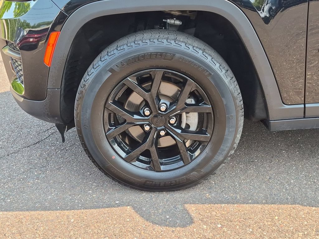 Used 2024 Jeep Grand Cherokee Altitude AWD/4WD image 19