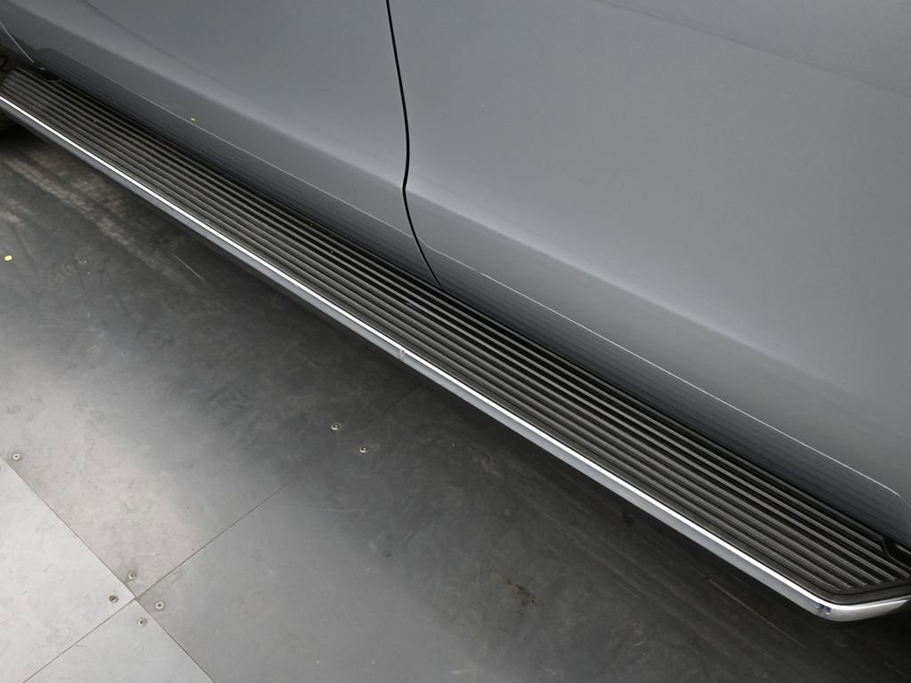 Certified 2023 Ford Expedition Limited image 32