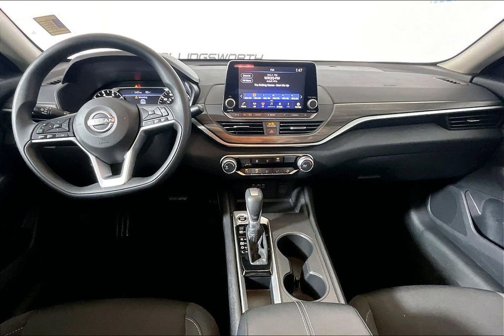 Used 2025 Nissan Altima 2.5 SV FWD image 11