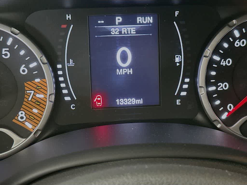 Used 2023 Jeep Renegade Latitude AWD/4WD image 19
