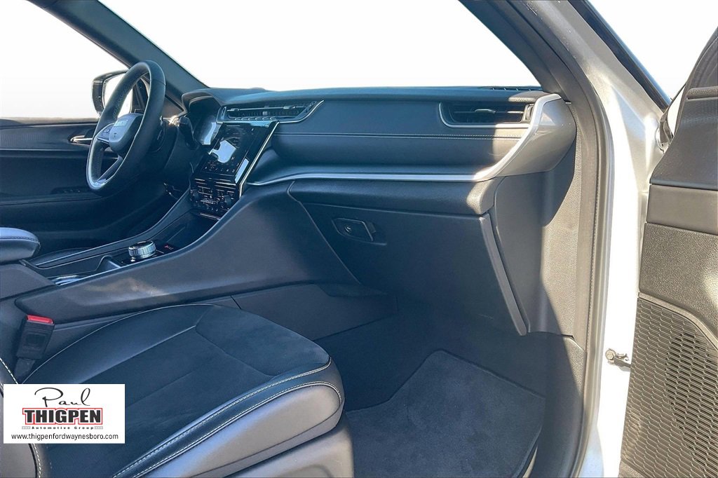 Used 2025 Jeep Grand Cherokee Altitude image 16