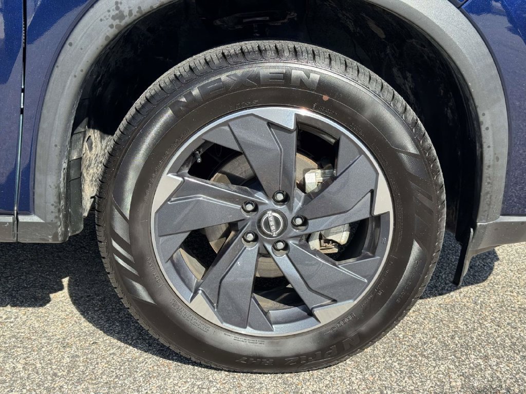 Used 2025 Nissan Rogue SV FWD image 27