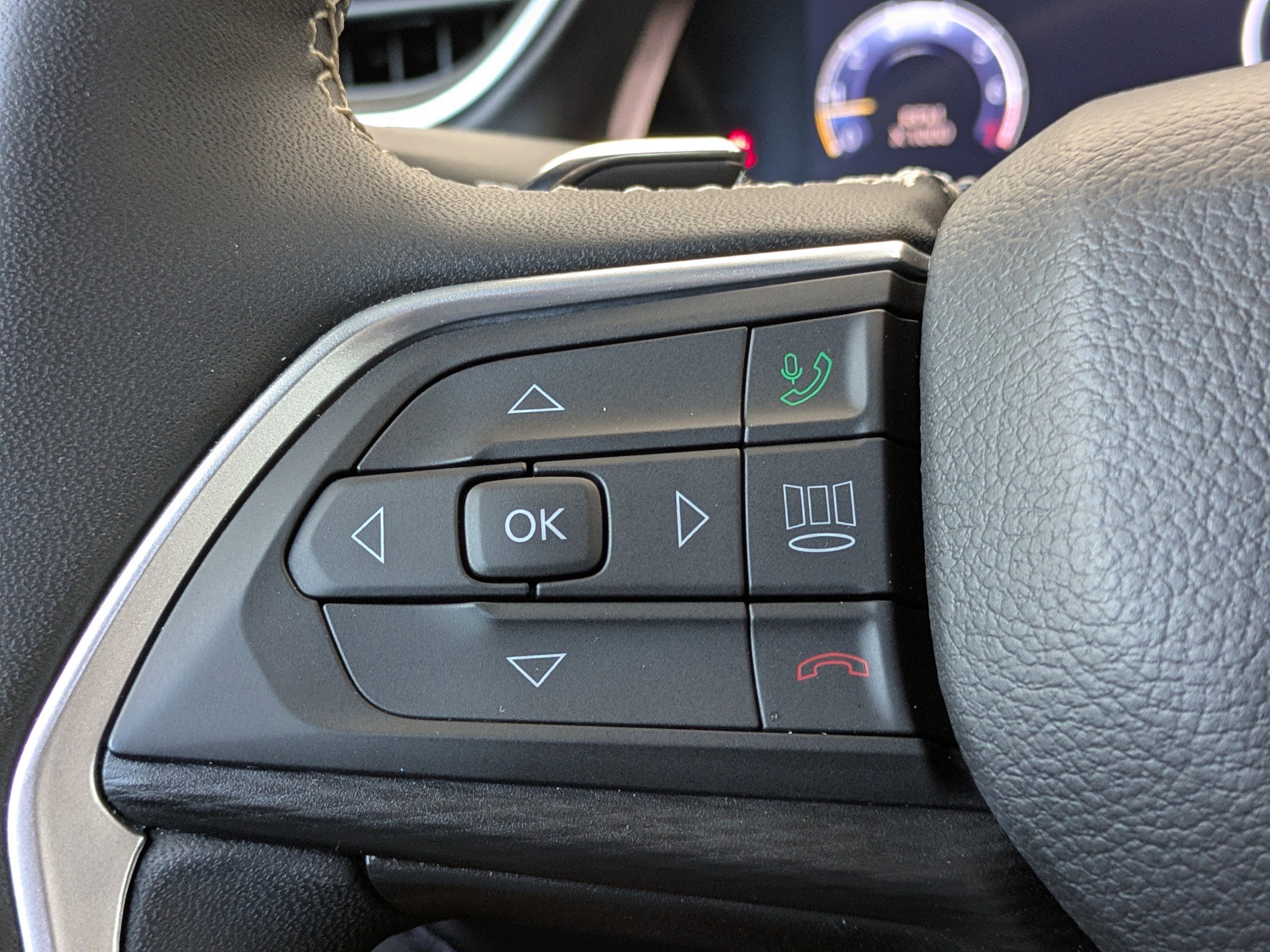 Used 2023 Jeep Grand Cherokee Altitude AWD/4WD image 26