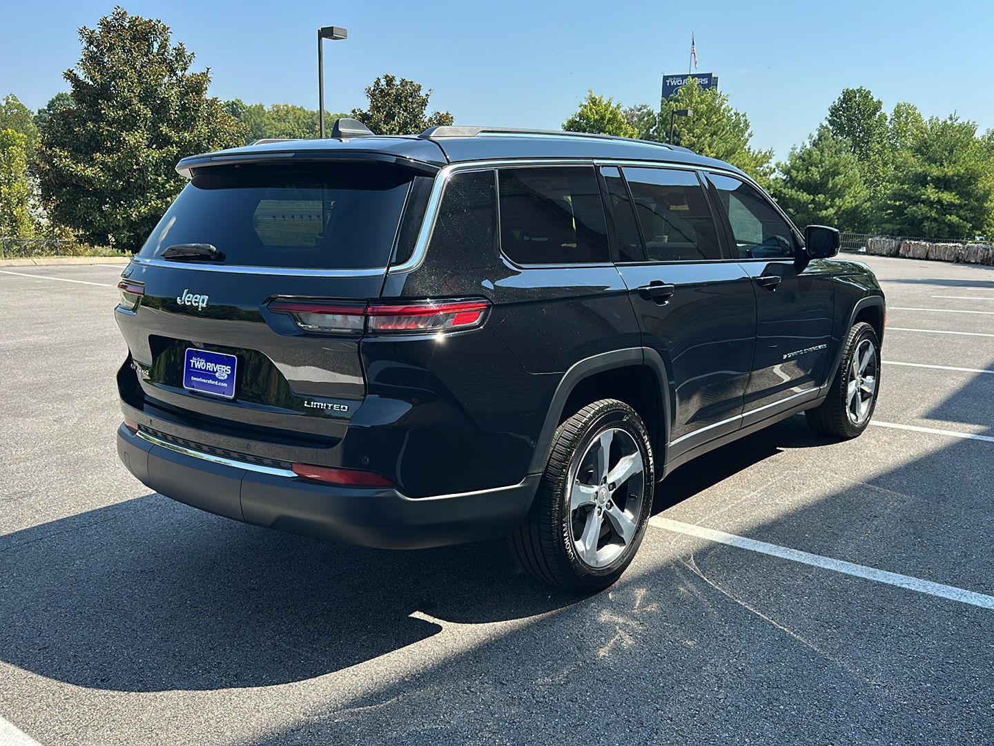 Used 2022 Jeep Grand Cherokee L Limited AWD/4WD image 5