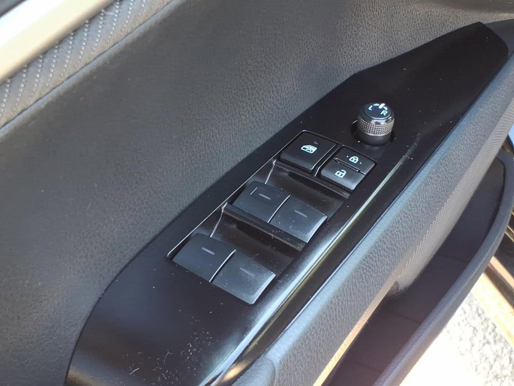Used 2025 Toyota Camry SE w/ Convenience Package FWD image 13