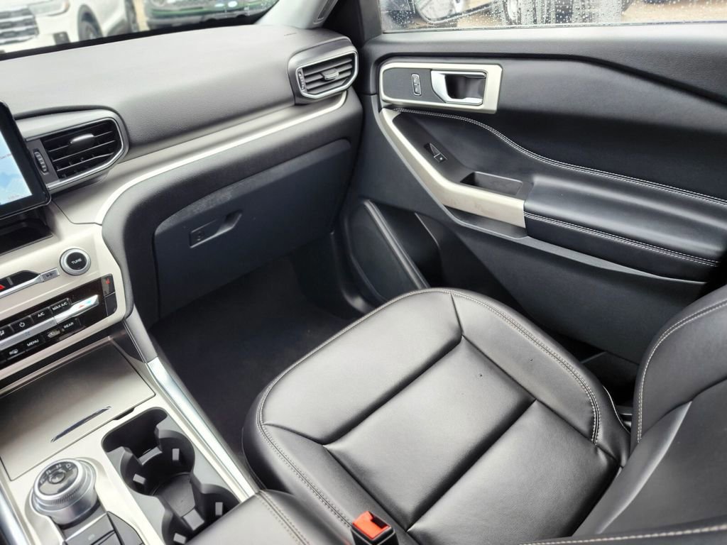 Certified 2022 Ford Explorer XLT w/ Equipment Group 202A image 15