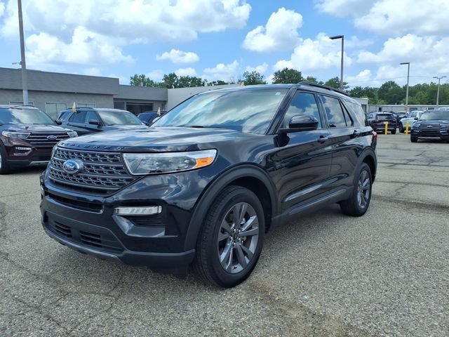 Certified 2024 Ford Explorer XLT w/ Equipment Group 202A AWD/4WD image 3